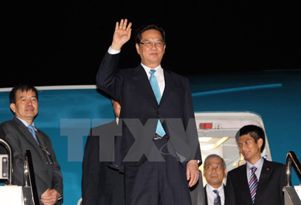 Thủ tướng Nguyễn Tấn Dũng đến sân bay Haneda, Tokyo.